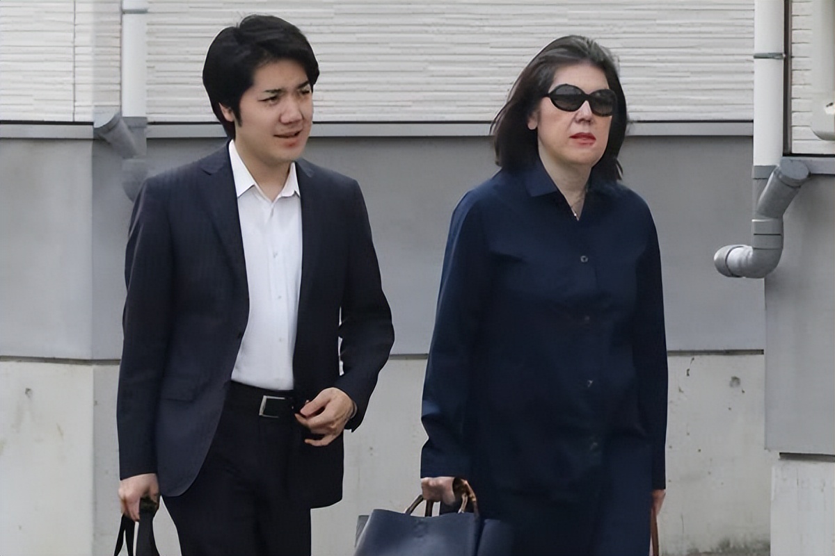 她是日本最美公主，眼睛像极了纪子妃，比下嫁凤凰男的姐姐精明