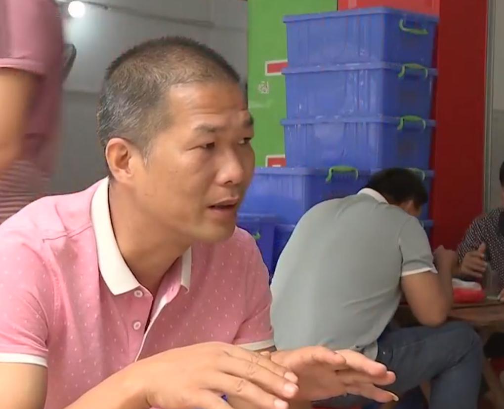 养鹅创业致富门路,90后小伙创业林下养殖大鹅