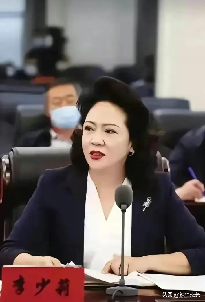 巾帼女杰李少莉临近退休的年龄竟然荣升副局长，乃全国罕见