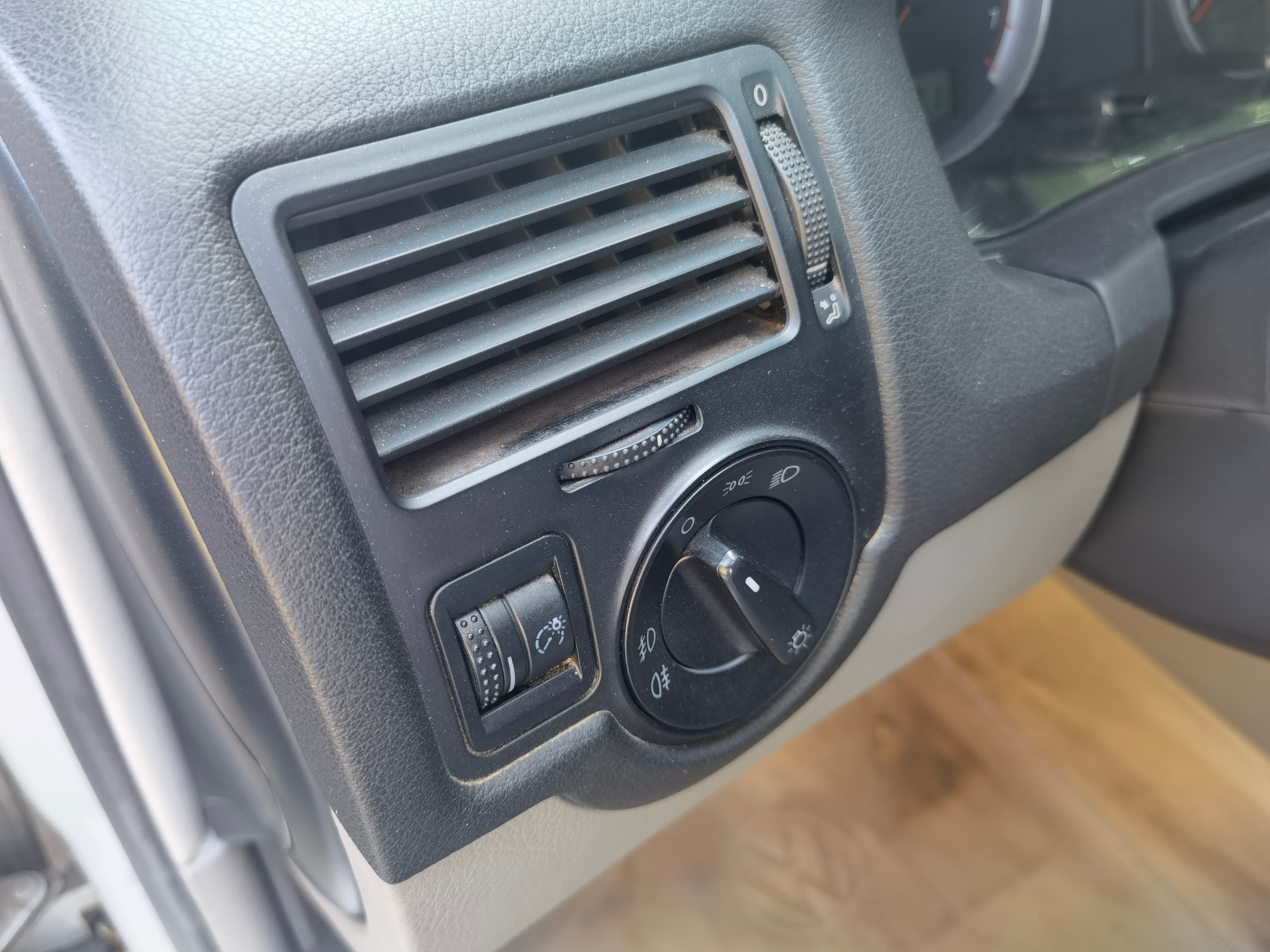 19年6万公里新宝来还值多少钱,宝来前保险杠喷漆多少钱一个