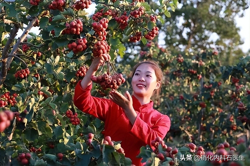 女子突发腹痛，喝可乐治疗无效，医生无奈剖腹：血管被栓了