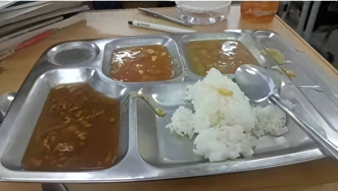 铁岭中学食堂问题引关注,辽宁铁岭学生饭菜
