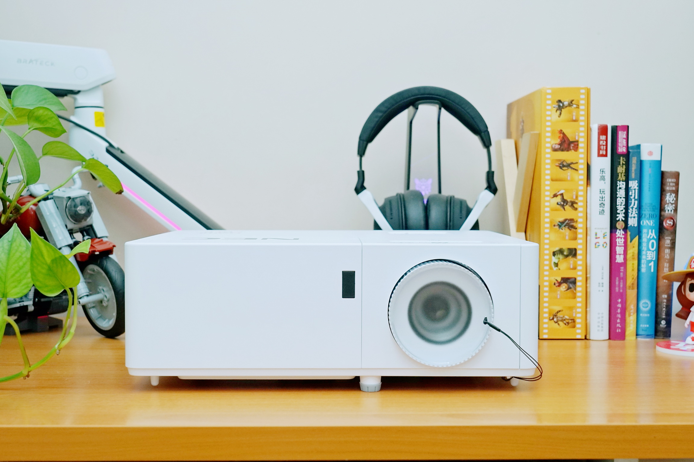 激光投影和nec投影仪哪款最好,necrgb激光投影机