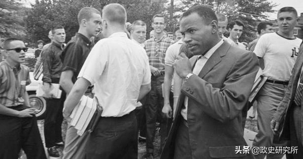 黑人留学生疯狂“*艳猎**”苏联女郎，遭苏联青年狂揍，引发黑人运动