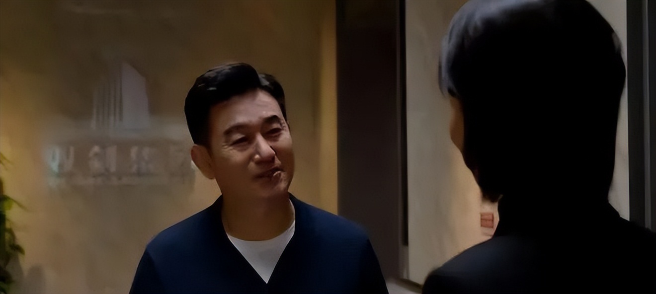 江珊和李洪涛多年重聚深情相拥,李洪涛江珊徐帆同学