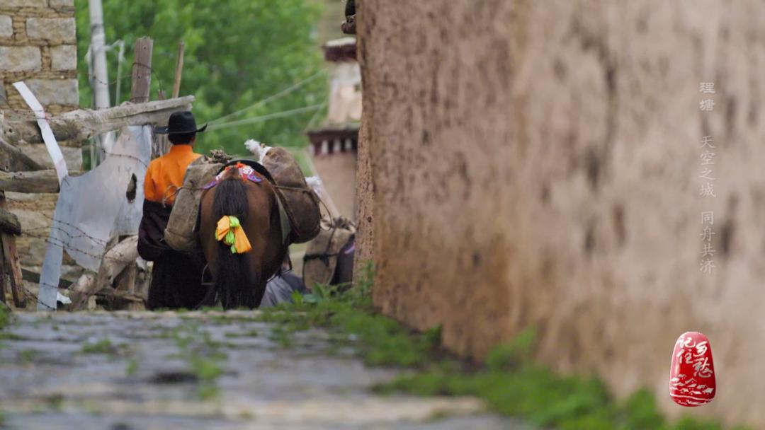 理塘天空之城照片,川西高原理塘