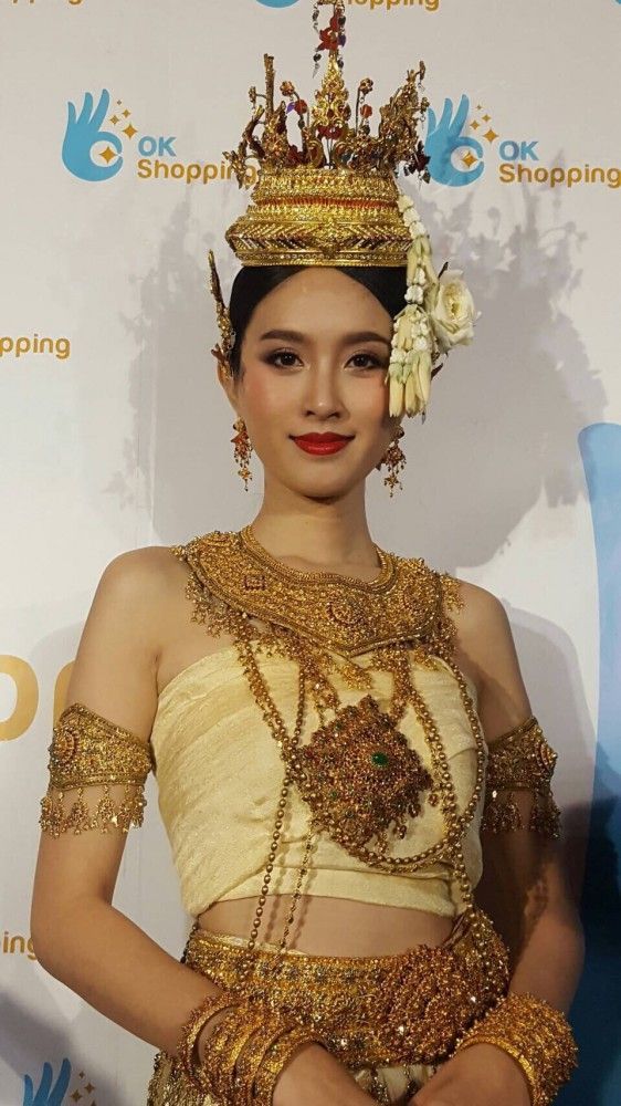 缅甸小姐姐说缅币,缅甸小姐姐展示缅币视频