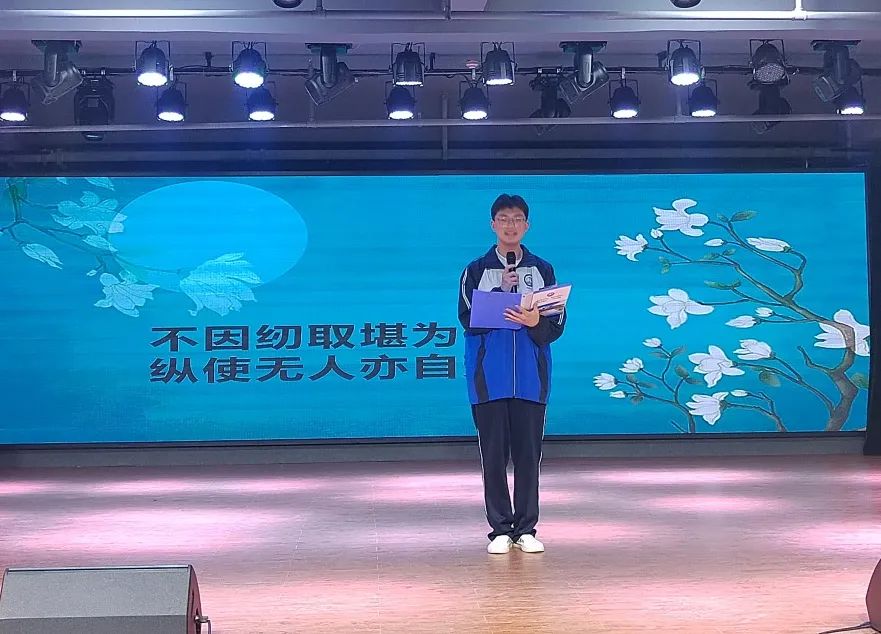 众志成城筑廉洁校园，两袖清风育桃李芬芳——河津中学举办“从我做起，敬廉崇洁”为主题的校园文化艺术活动