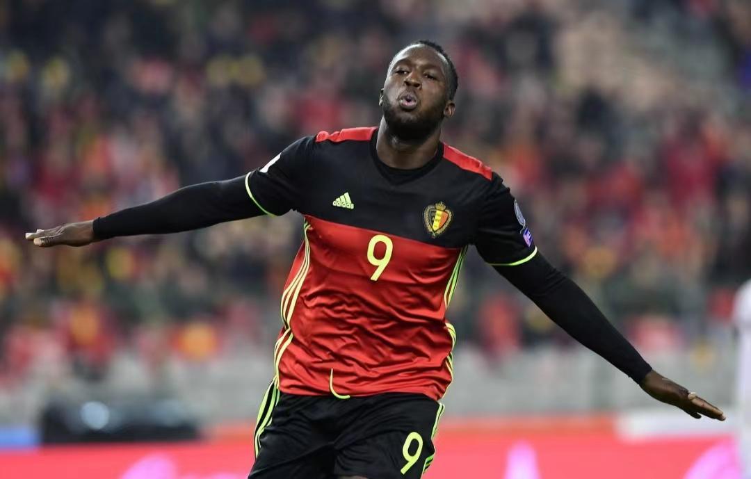 十大足球中锋,盘点足坛最强中锋