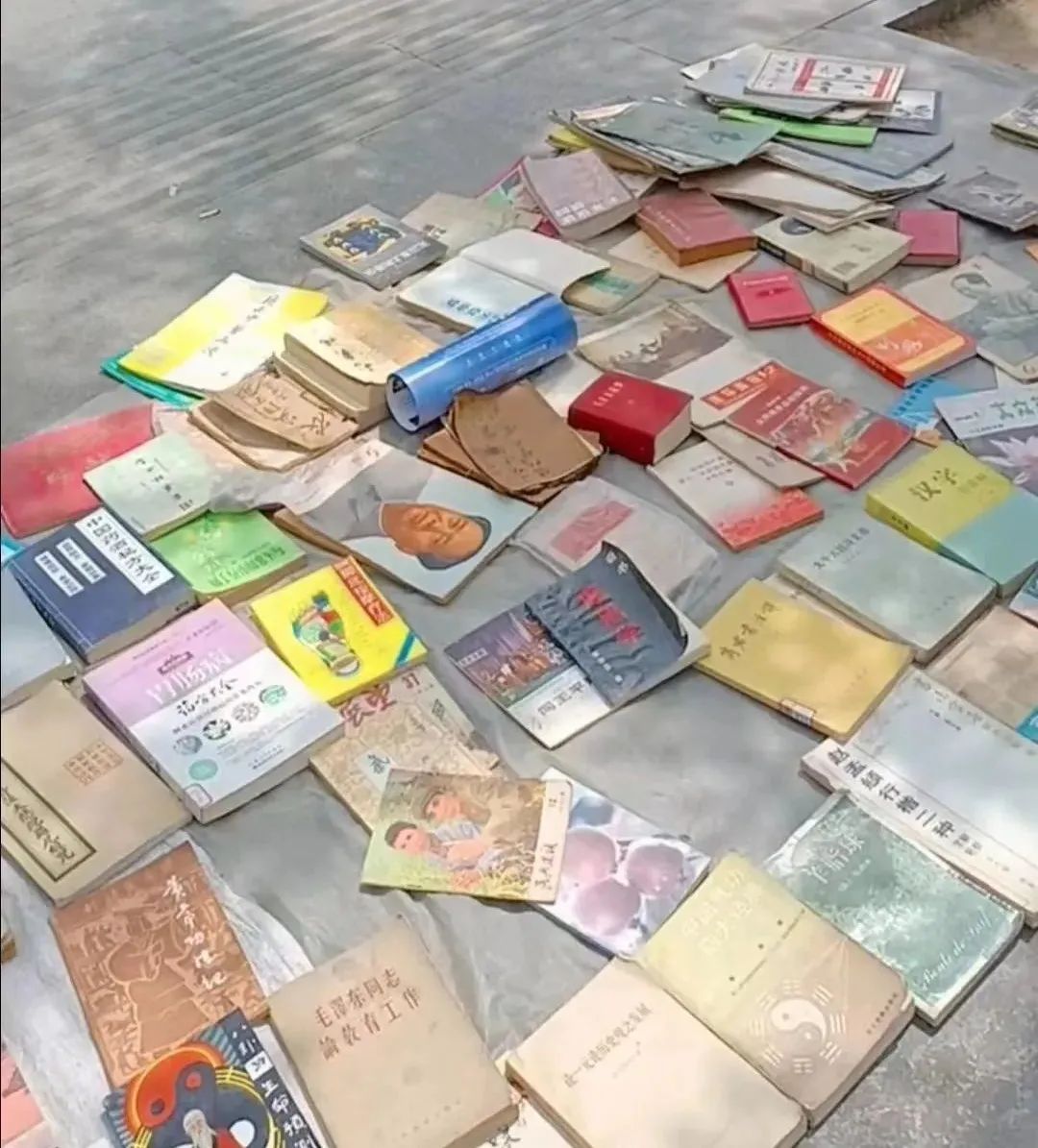 兴平马嵬路边的旧书摊勾起我的回忆...