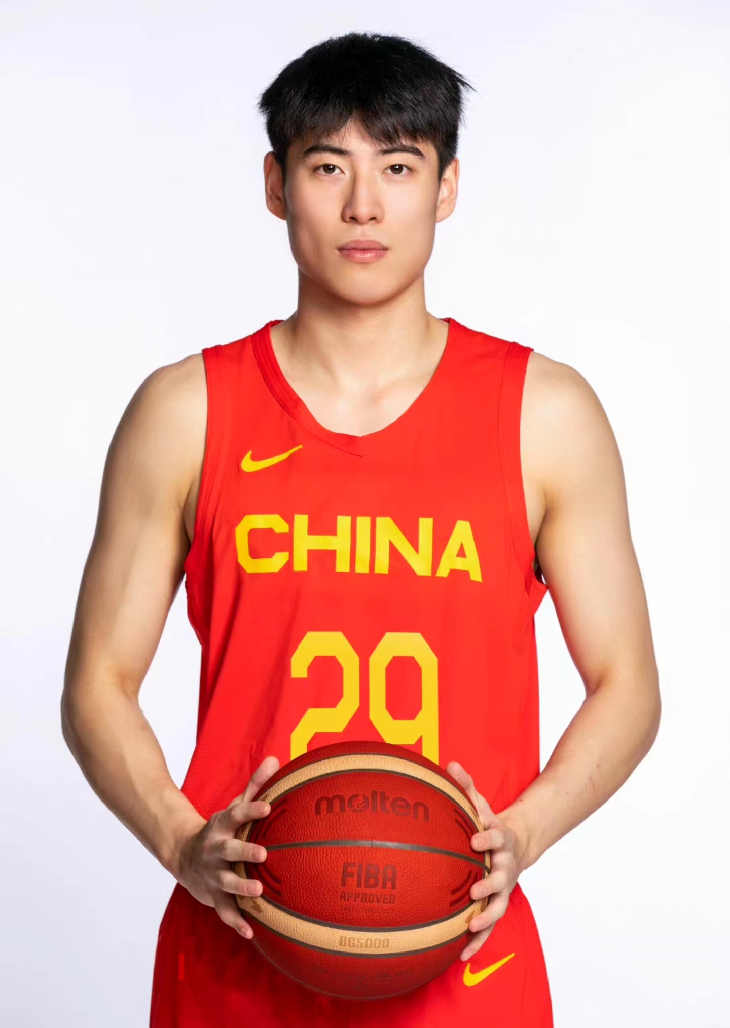 易建联赵睿胡明轩郭艾伦国家队,胡明轩和赵睿郭艾伦谁更强