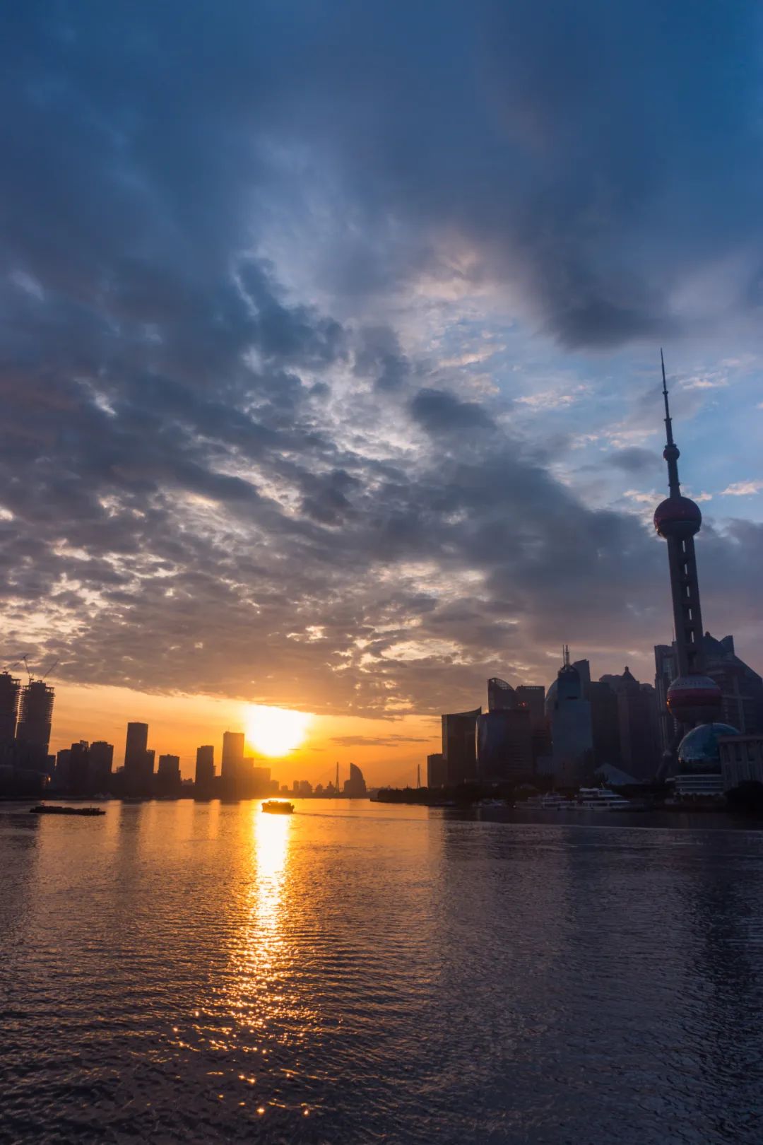 拍日出照片的姿势剪影,拍日出的创意照片