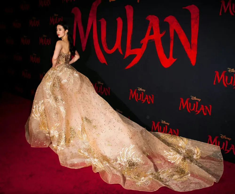 易梦玲网红衣服,易梦玲穿迪奥古董高定