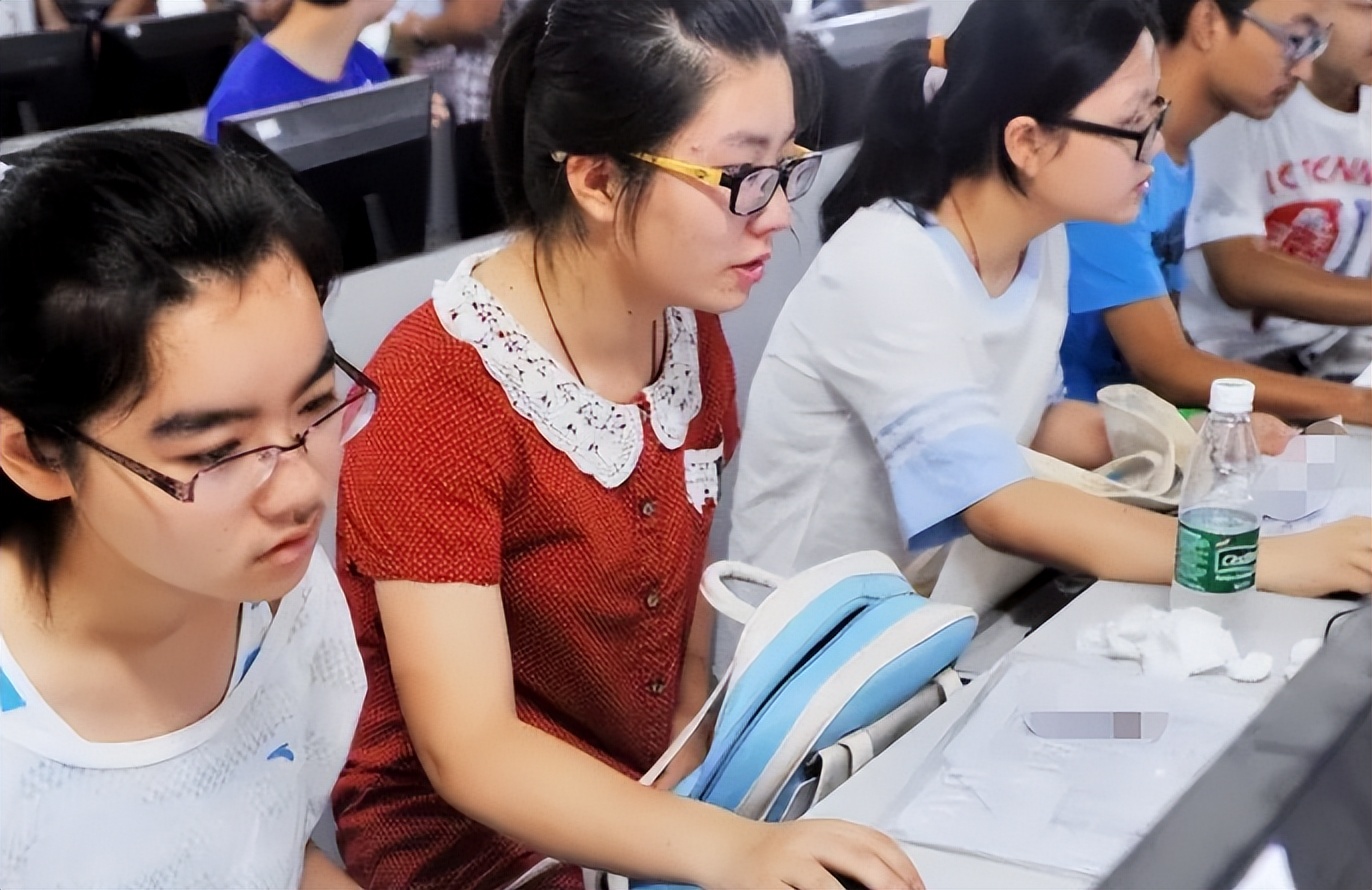 2024年高考女生报考什么专业好,2024年理科女生报什么专业好