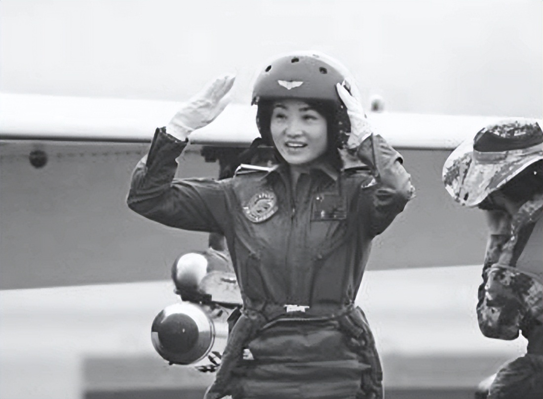 首位牺牲的歼10女飞行员,歼10首位牺牲女飞行员