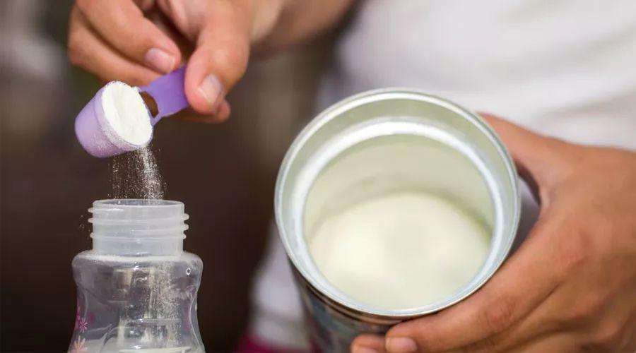 中国奶粉为何号称“天价奶粉”,奶粉行业到底有多暴利?