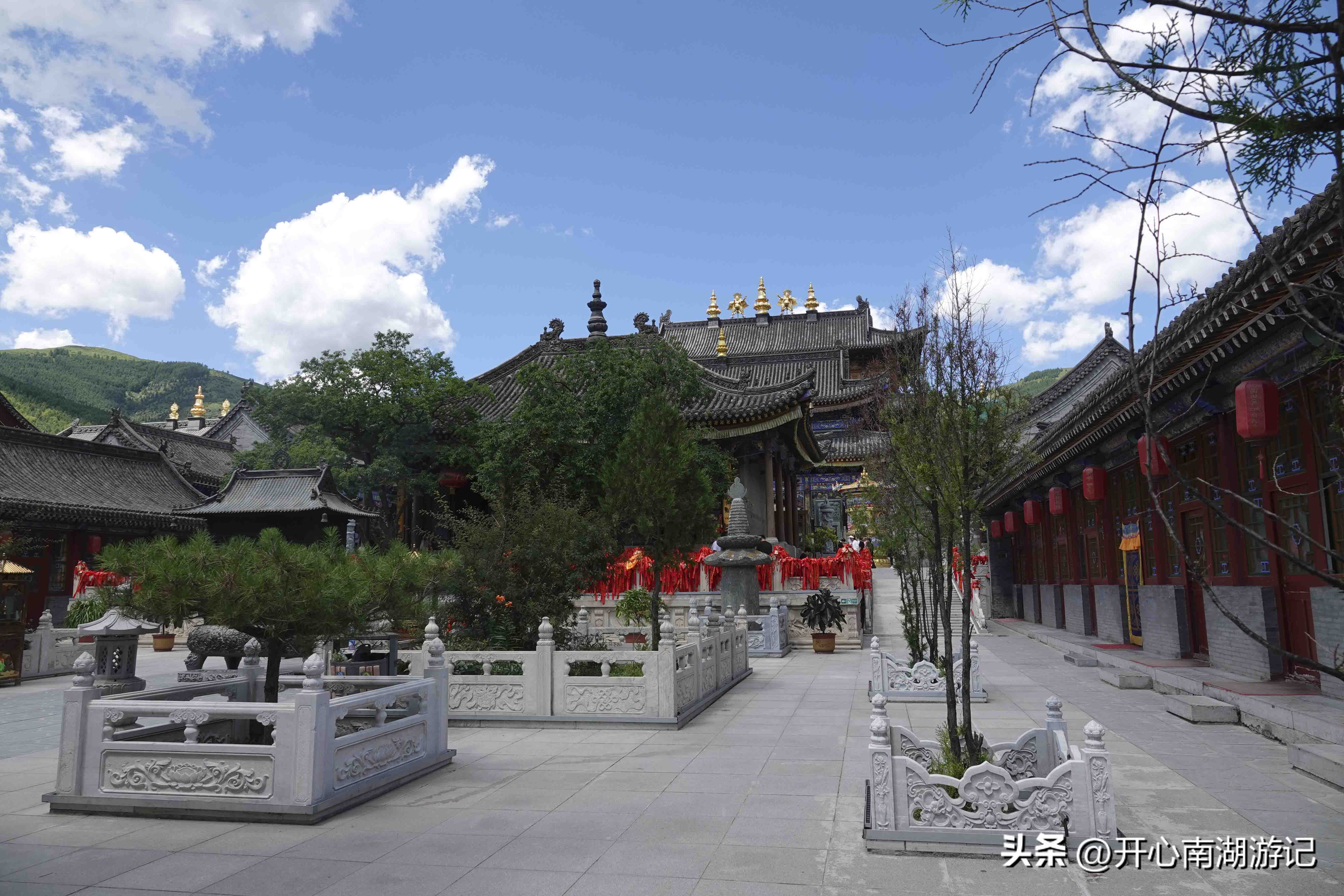 老姐俩旅行记12：山西省忻州市中国佛教四大名山之五台山人满为患