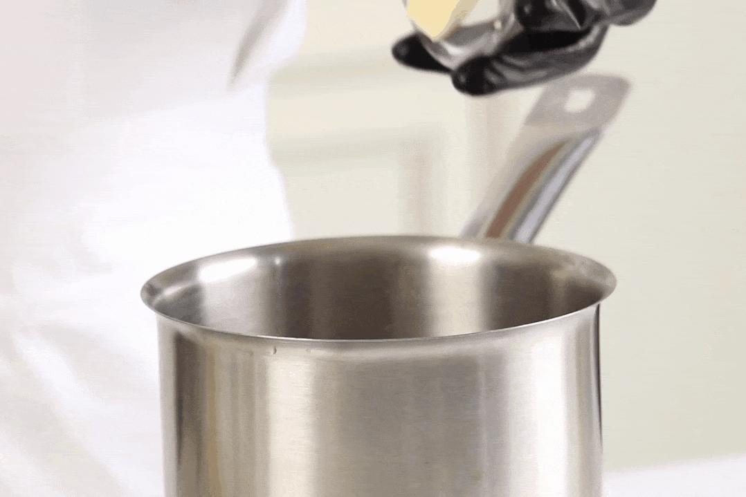 酥皮泡芙烤出来有点塌是怎么回事,泡芙不脆出炉后还塌什么原因