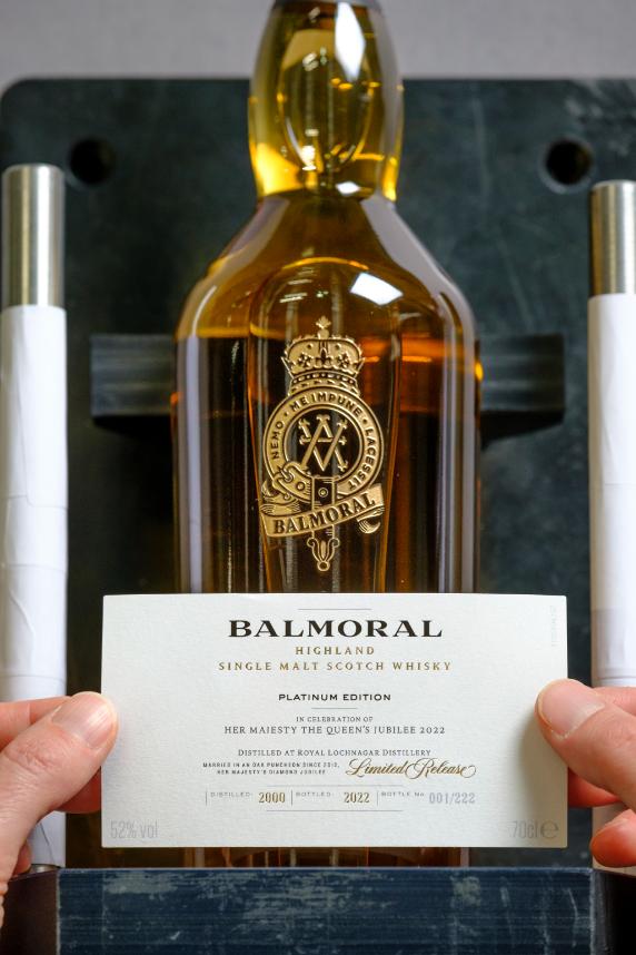 英女王百年的酒窖,英国女王文物