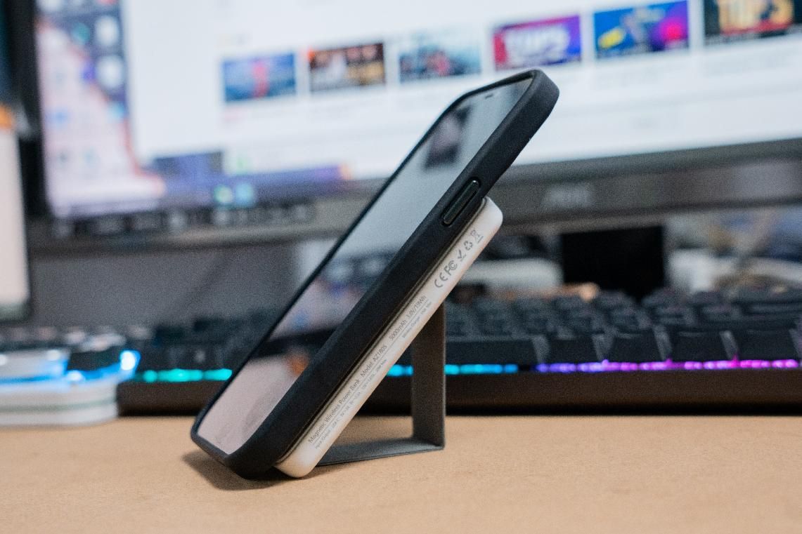 65w磁吸充电宝带支架,一款简约的磁吸充电宝还可当支架