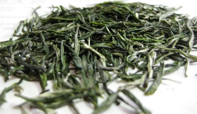 绿茶的蒸炒烘晒味道有哪些不同,绿茶是炒香还是烘香好喝一点