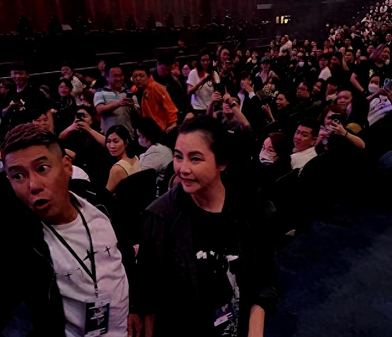 郑伊健演唱会蒙嘉慧讲日语,郑伊健演唱会上的蒙嘉慧