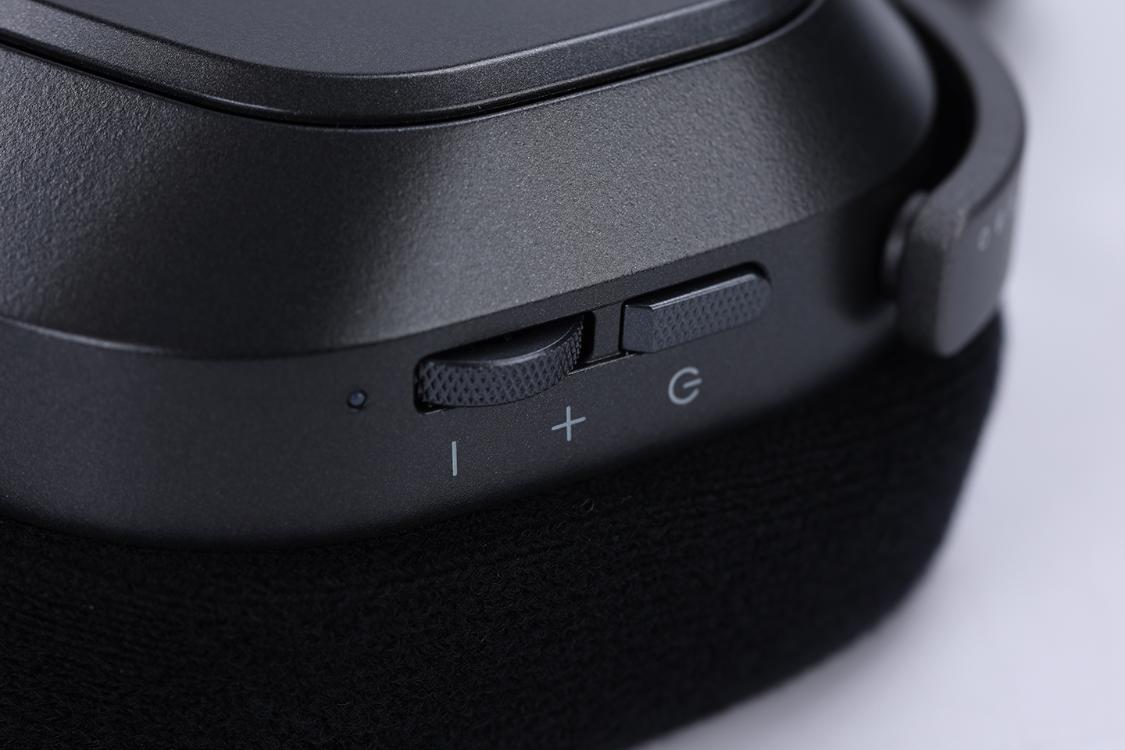 电竞游戏耳机可调节,海盗船耳机hs80max闷耳朵吗