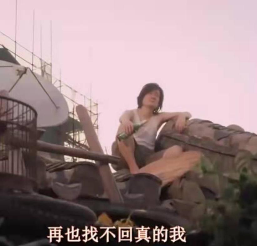 昔日爆红组合街头卖唱,曾经红极一时现在却卖唱的歌手