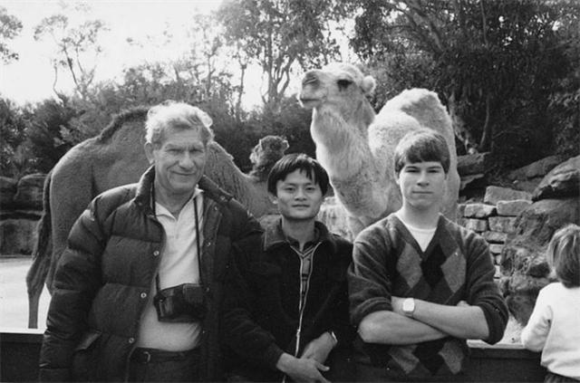 35年前资助马云的父子,马云后来怎么报恩的