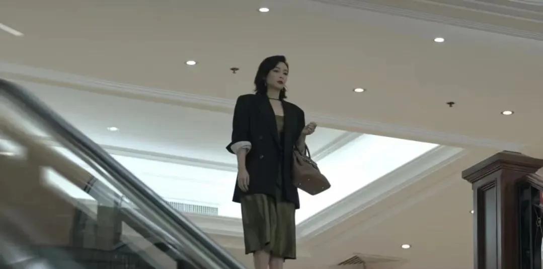 “狂飙”大嫂好会背包，看着好眼馋啊！