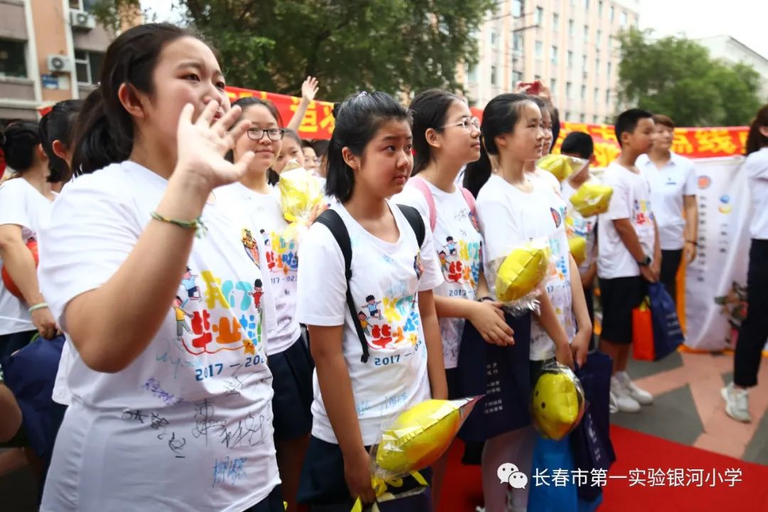 小学毕业典礼的超燃视频,最棒的小学毕业典礼
