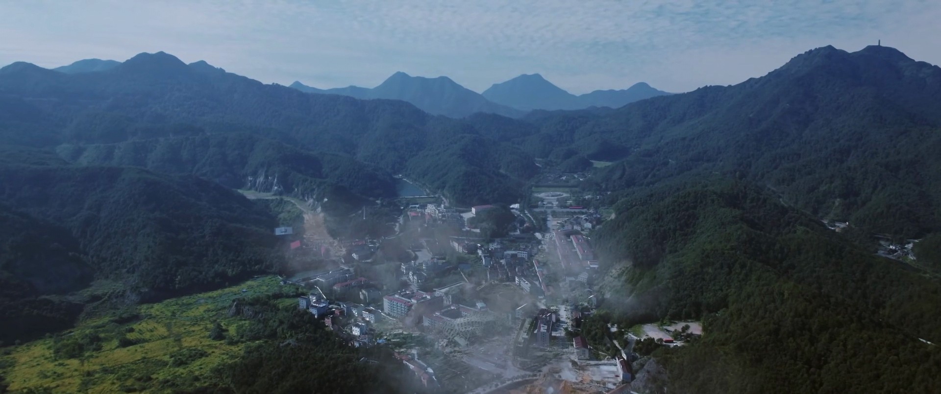 才播出三集就好评不断,追光者豆瓣