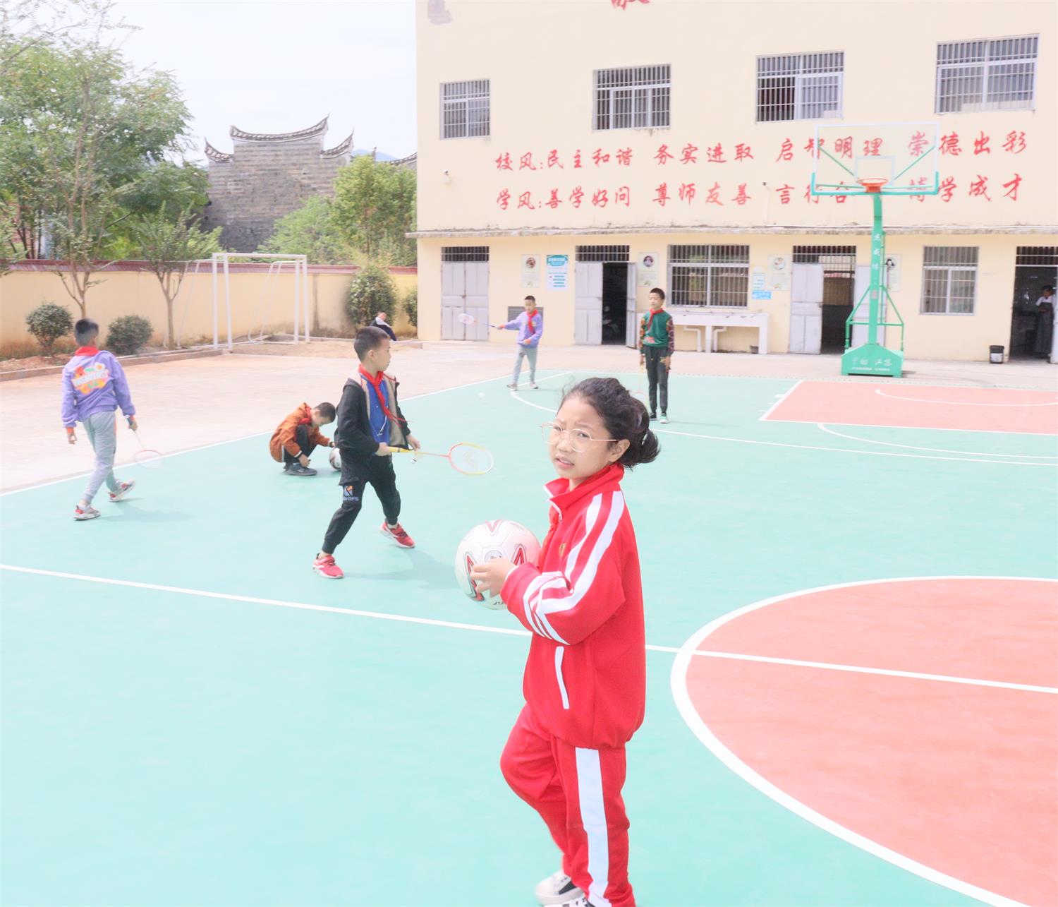 瑞金红色体育协会爱助山里娃共圆体育梦