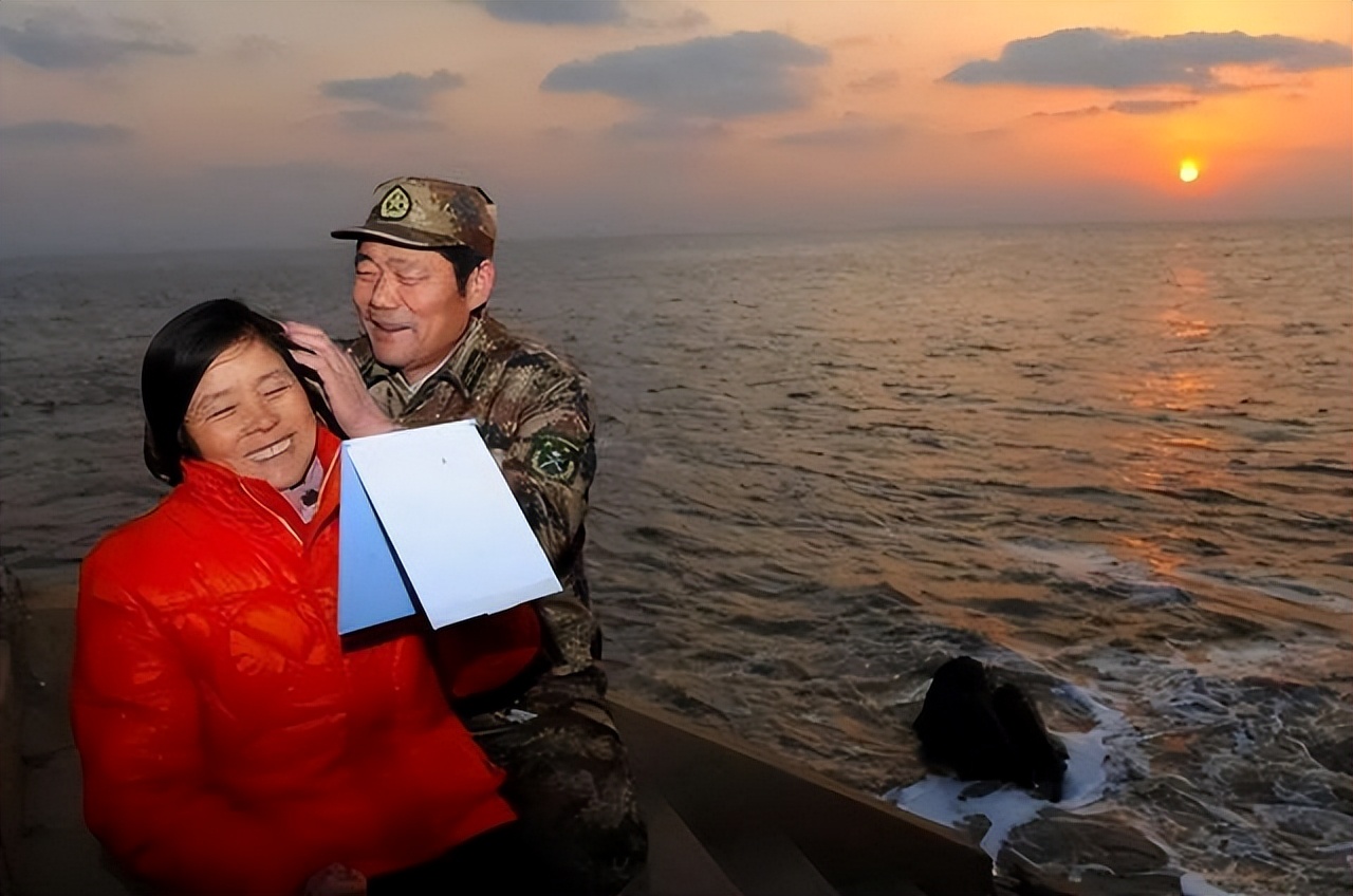 两夫妻守孤岛月入6万,一对夫妻被困孤岛一年吃一次肉