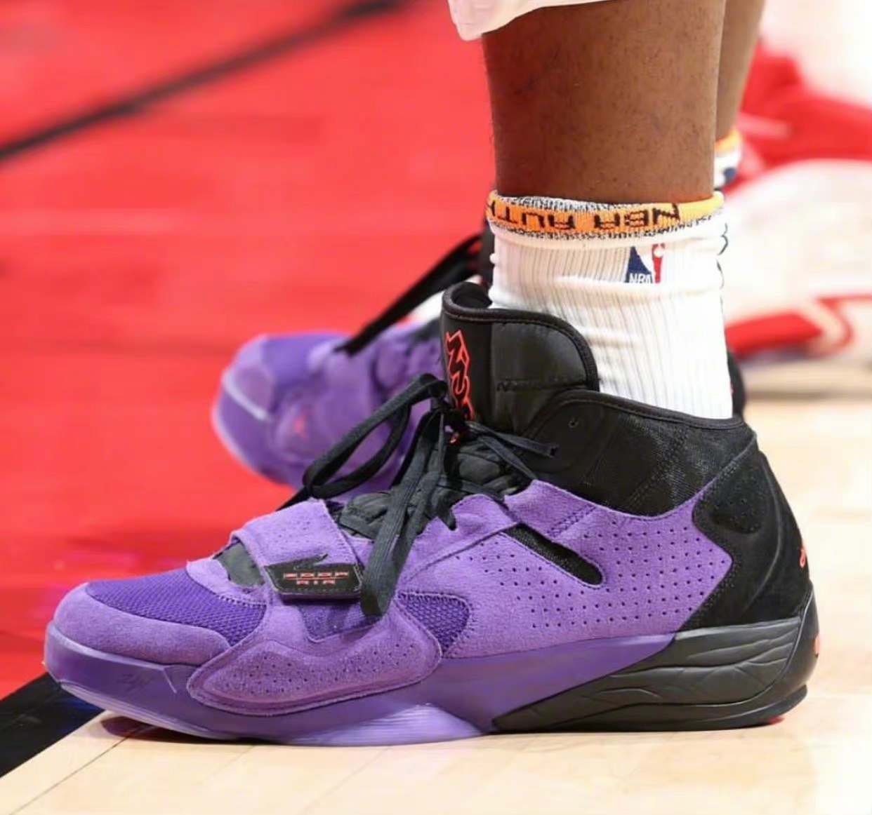 NBA季前赛上脚：胖虎穿Zion2灭霸紫，杰伦穿科比5