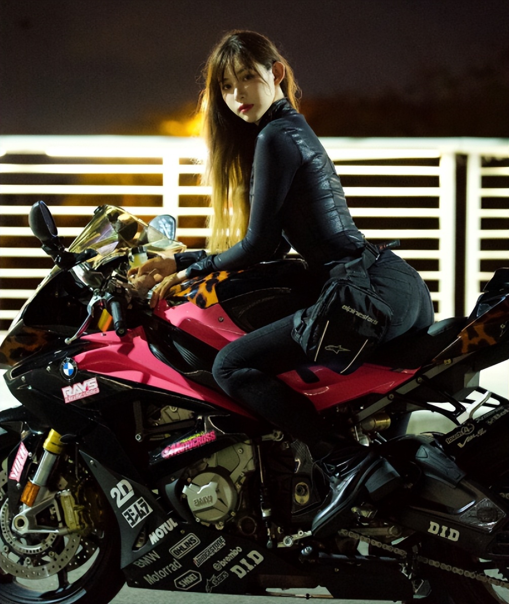 拿海鲜喂鸡、20秒36万进账，网红这一职业，真就“钱”途无量？