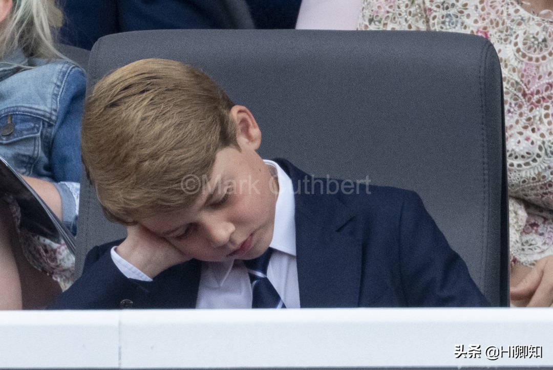 帝王家也头疼：路易乱动，亲姐夏洛特发吼后认怂，三胎请卑微