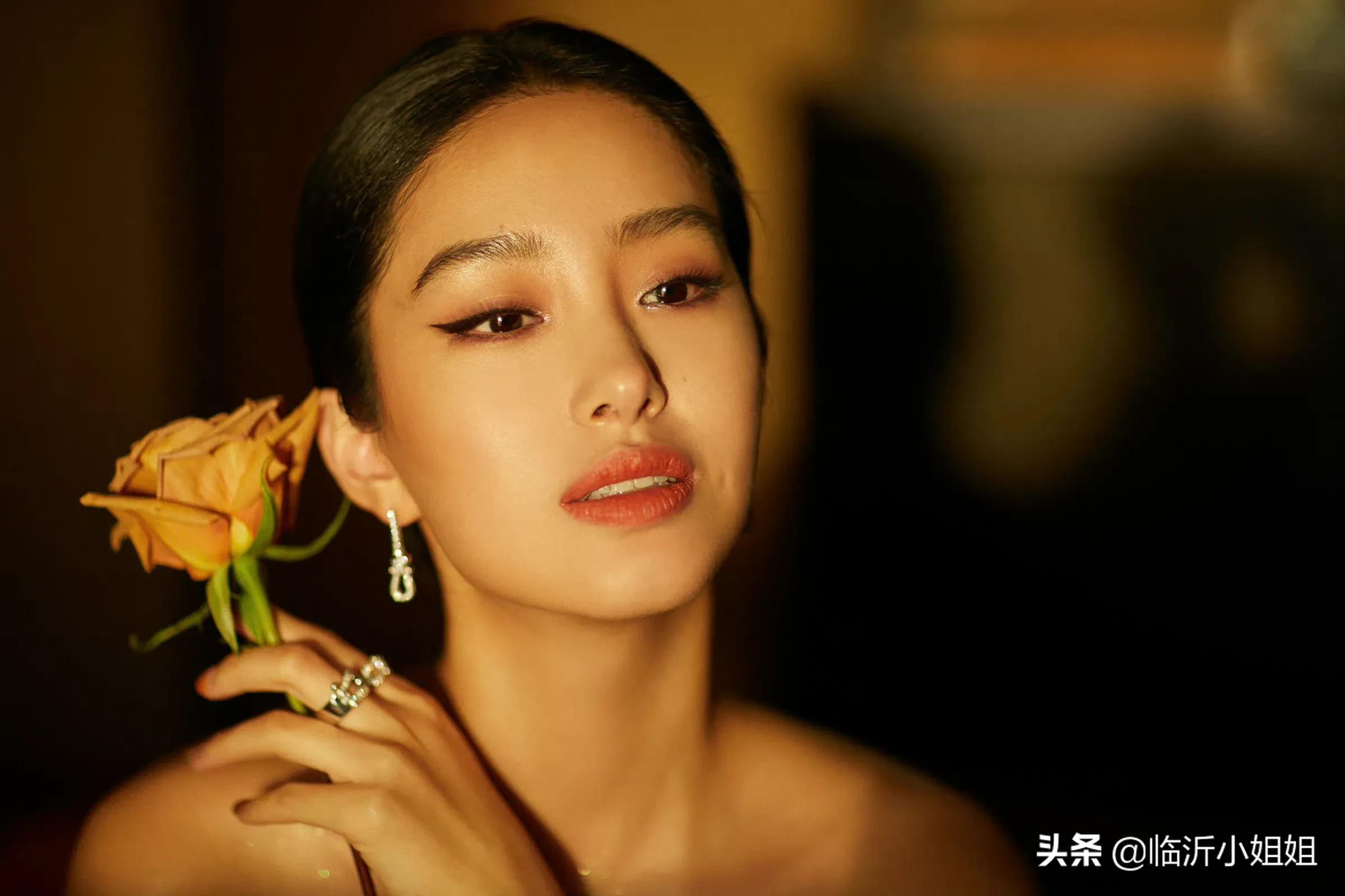 杨采钰惊艳写真图片,杨采钰惊艳写真照片