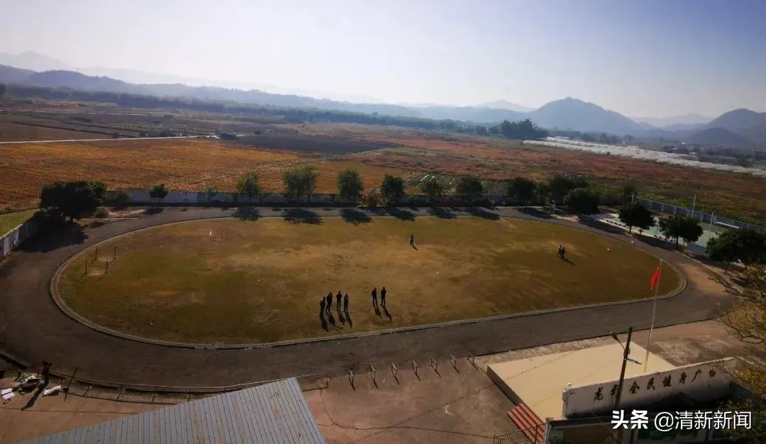 羡慕！清新这所学校新运动场投入使用啦