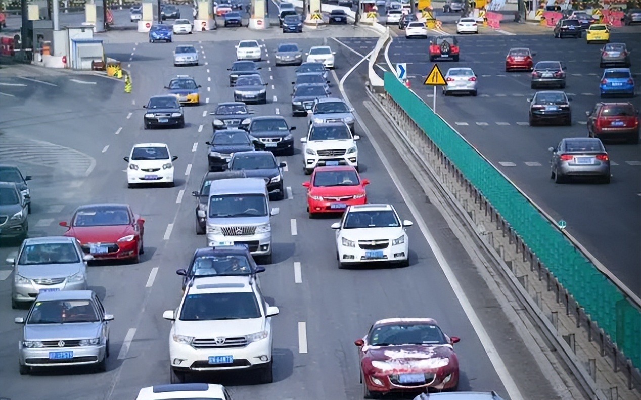 我国14亿人口，为啥汽车突然卖不动了？老百姓和专家同时说出实情