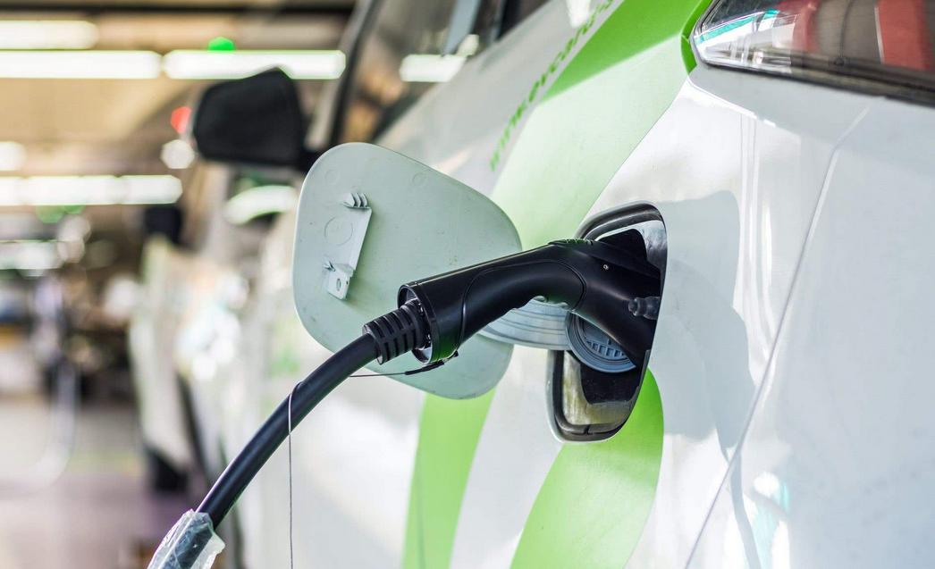 新能源汽车经济现象分析,近三年新能源汽车市场分析