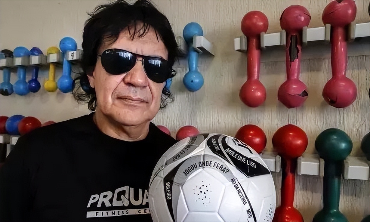 殴打球迷,殴打球迷的足球球员