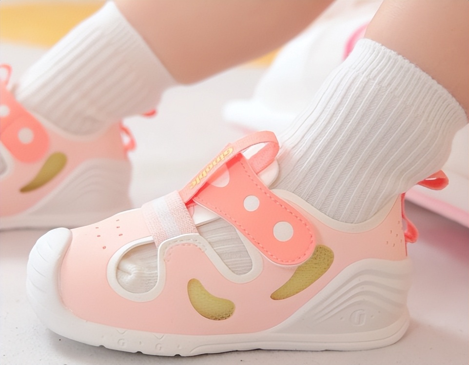 宝宝学步鞋大了可以用后跟贴吗,宝宝鞋买大了怎么办