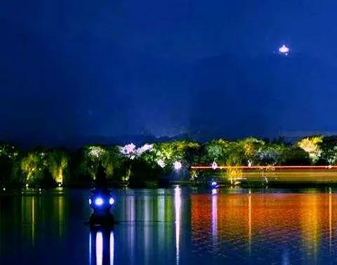 西湖十景之一三潭印月是什么意思,三潭印月是杭州西湖十景之一