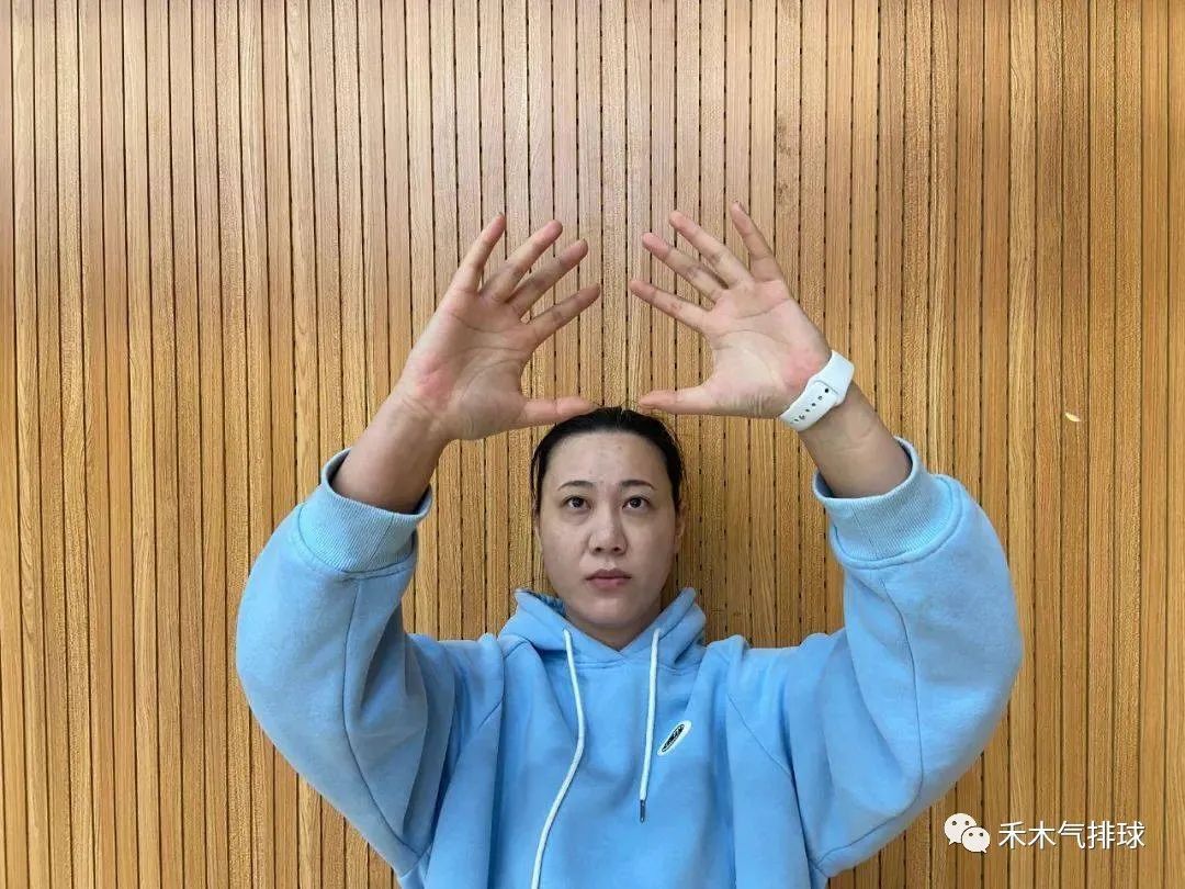 气排球上手传球的正确姿势,气排球正面上手传球练习