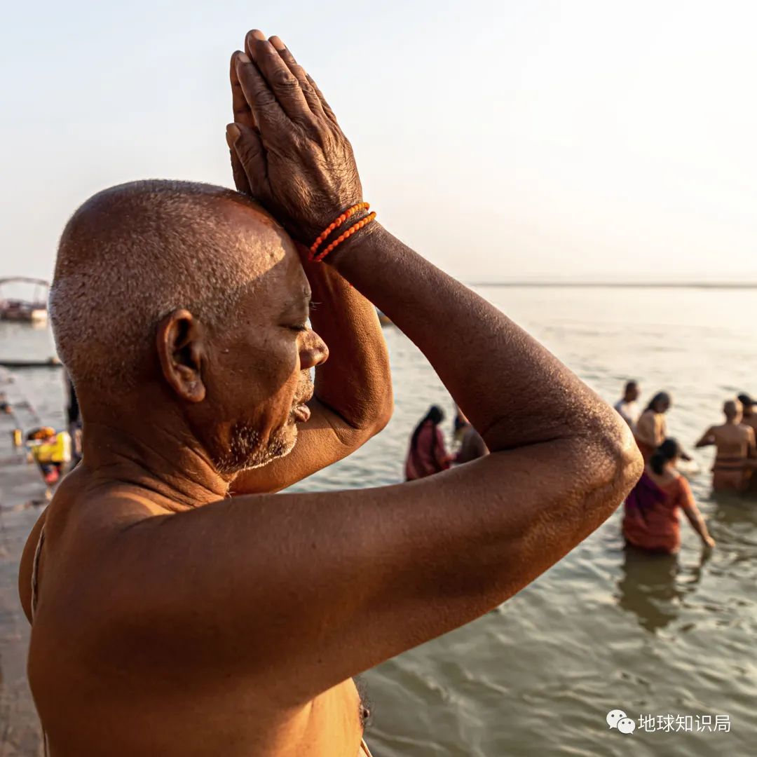 印度的宗教迷信有多严重,印度的迷惑行为
