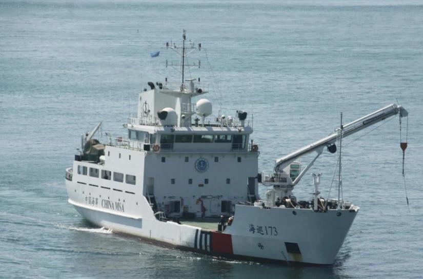 菲律宾砸石头,菲律宾拉砖船撞沉