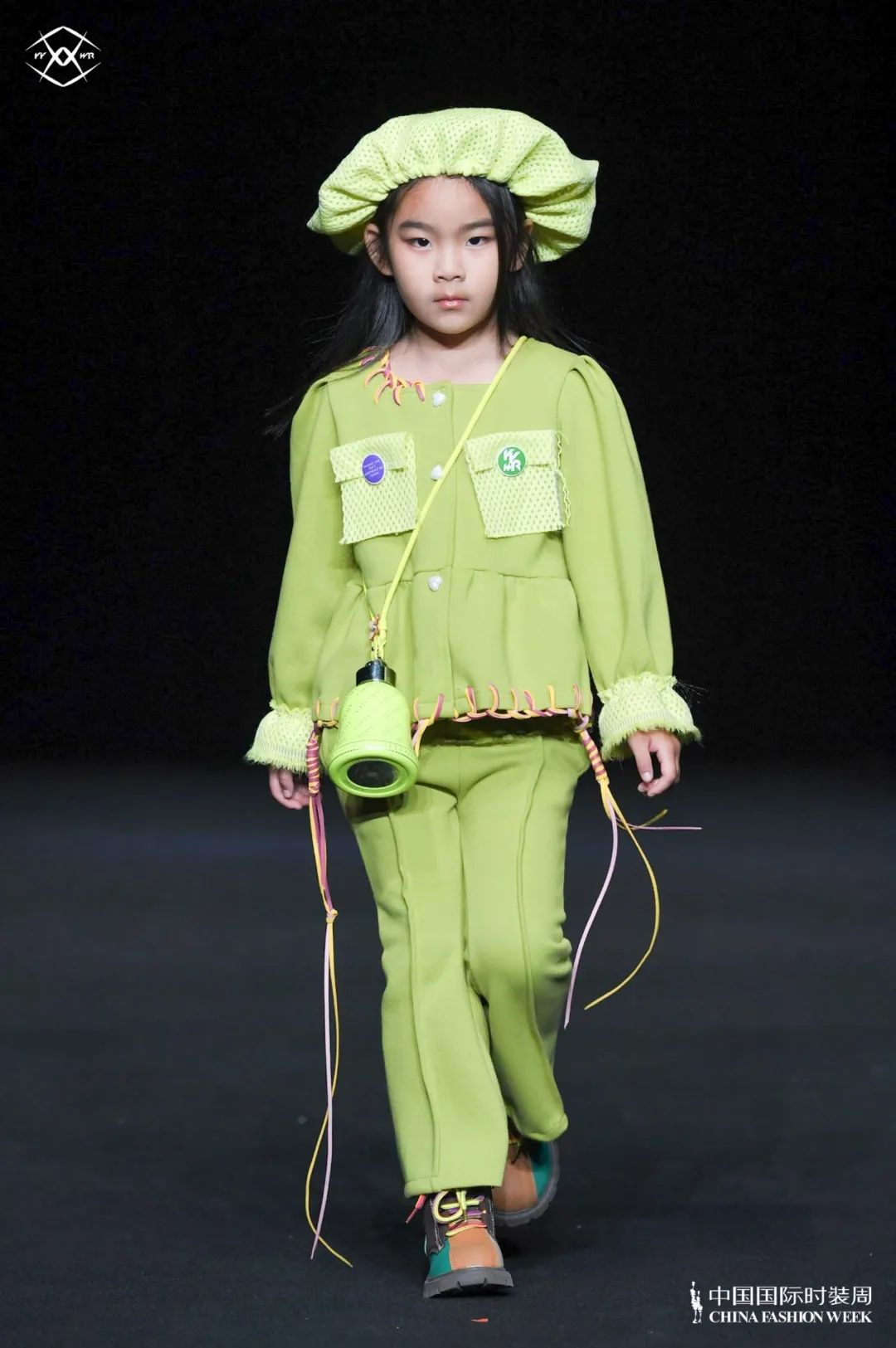 轻狂一场,无悔青春高定潮牌“YYWR以衣唯人”首次亮相中国国际时装周