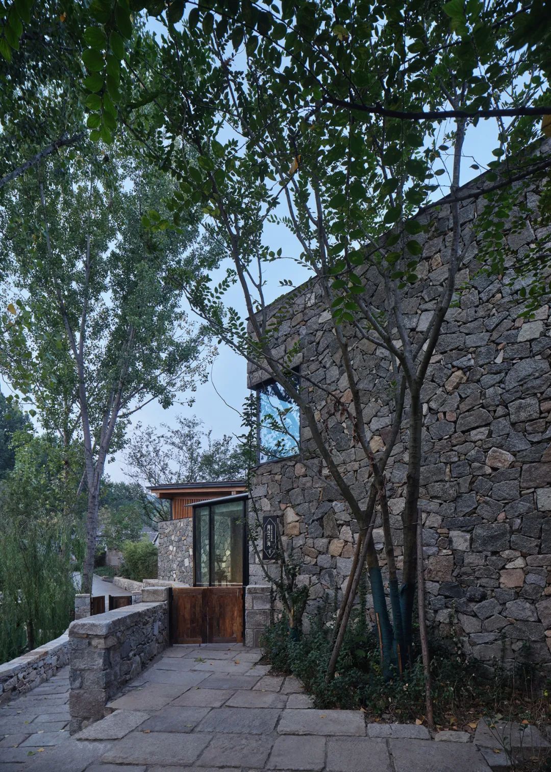 农村自建石头房,农村深山石头房