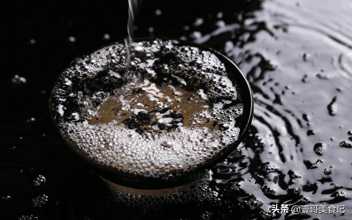 伏特加是世界三大蒸馏酒之一吗,伏特加酒精相当于中国酒多少度